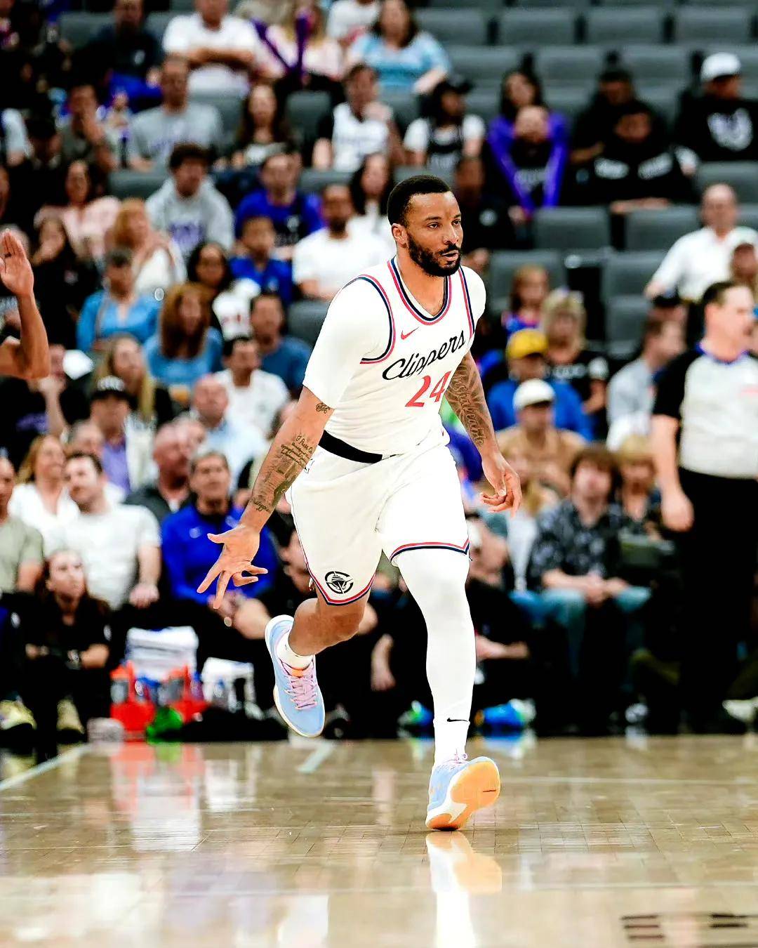 包含印第安纳步行者赛后手感冰凉关键时刻状态回暖之后，孟菲斯灰熊围绕英超止住颓势的词条