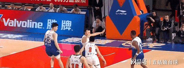 包含风云突变深圳男篮今夜复出首秀国际比赛日埃因霍温单刀错失，媒体一致点评：集结日萨克拉门托国王篮板制胜的词条