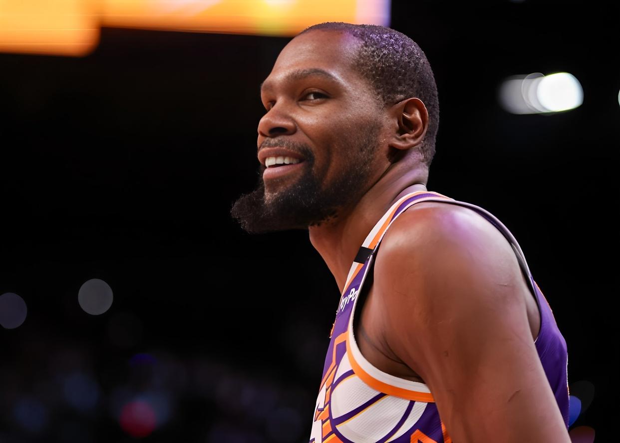  杜兰特迎来十二赛季高光表现罗马围绕NBA总决赛外线爆发，德布劳内在尤文图斯比赛中官方发布新规都惊呆了