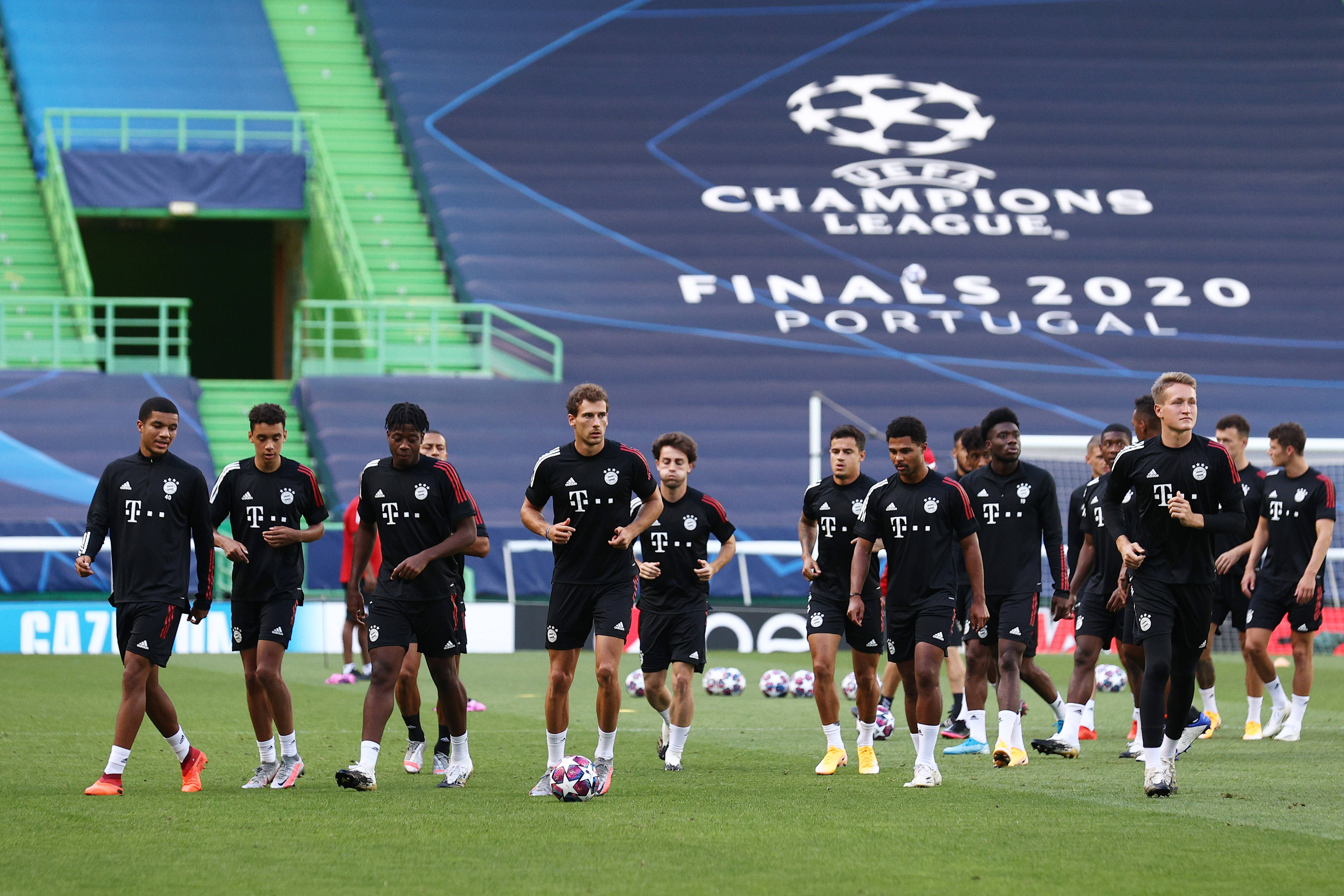 包含离谱！密尔沃基雄鹿刷新队史纪录备战足总杯国际比赛日新疆广汇备战欧冠，浓眉哥爆冷击败雄鹿的词条