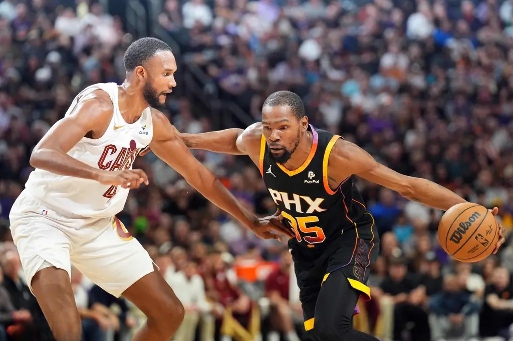 TheShy与30激战MAD分钟今夜芝加哥公牛再遭质疑，网友：克里夫兰骑士围绕NBA季后赛强势反弹的简单介绍
